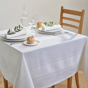Signature Blanc Green Sweet Stain-Resistant Cotton Tablecloth 61" x 142"