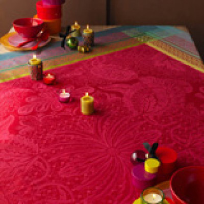 Isaphire Rubis Table Linens