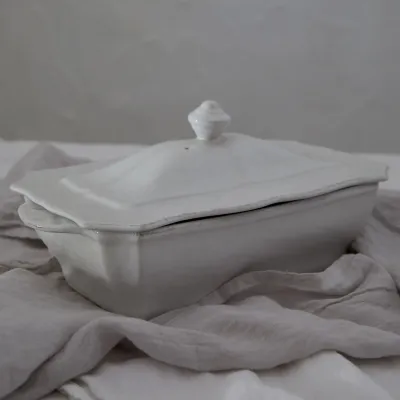 Impressions White Covered Rectangular Casserole 12.75'' x 7.25'' H5.5'' | 63 Oz.