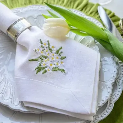 Daisy Bouquet White (White) Large Napkin