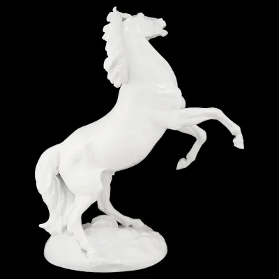 Single Figurine Horse "Maestoso"