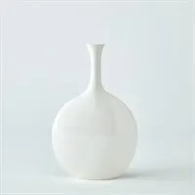 Silhouette Vase - White - Round