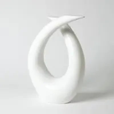 Loop Sculpture Matte White