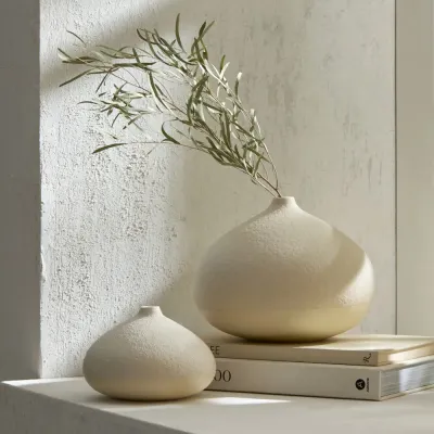 Mottled Bulb Ivory Vase