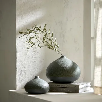 Mottled Bulb Crater Vase