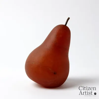 Alabaster Poire Leaning