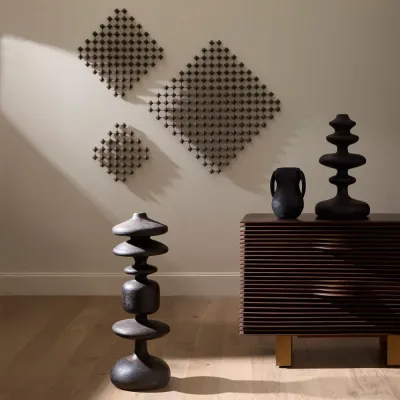 Romain Gray Totem