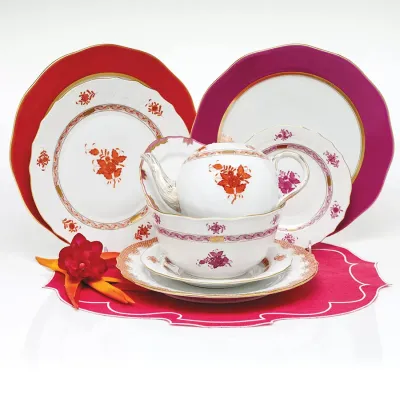 Chinese Bouquet Raspberry Heart Box With Cat 2.75 in H