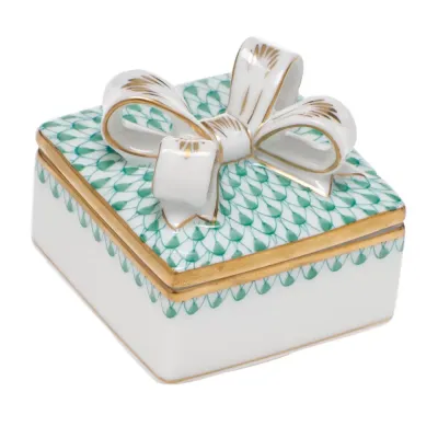 Box With Bow Green 2 in L X 1.75 in H
