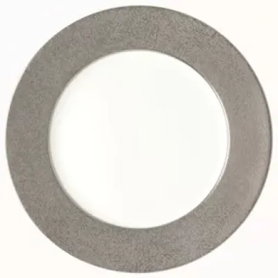 Horizon Platinum Granite Buffet Plate Diam 12.2 in
