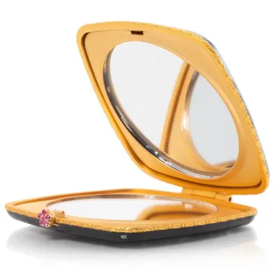 Lilah Skull Compact