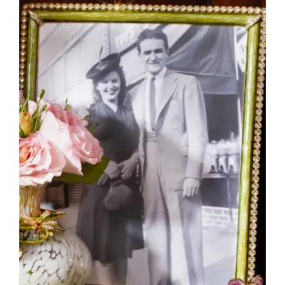 Laetitia Stone Edge Leaf Frame 8" x 10"