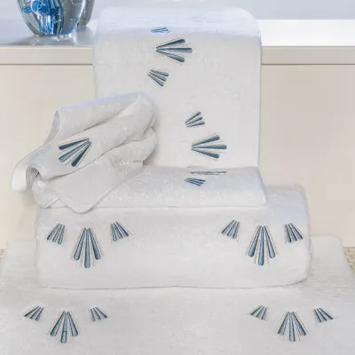 Peacock White/Light Blue Embroidered Bath Towels