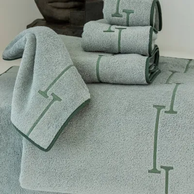 Piton Green/Green Embroidered Bath Towels