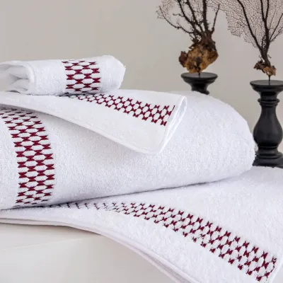 Smock White/Bordeaux Embroidered Bath Towels