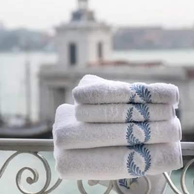 Tangeri White/Light Blue Embroidered Bath Towels