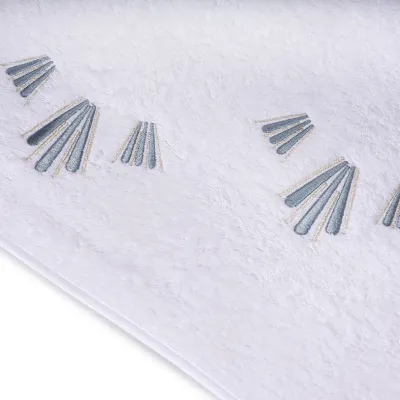 Peacock White/Light Blue Embroidered Bath Towels