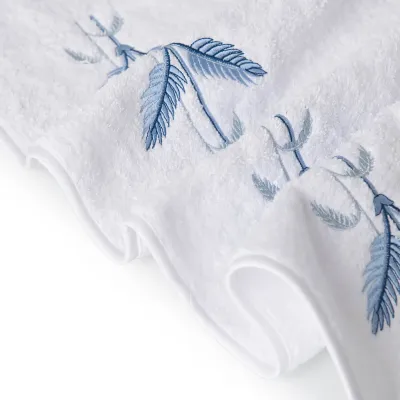 Plumes White/Light Blue Embroidered Bath Towels