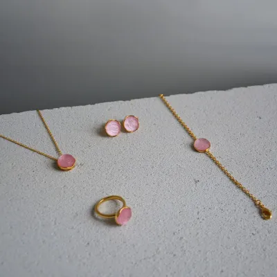 Pivoine Necklace Pink Pearly On Clear Crystal, 18 Carats Yellow Gold Plated