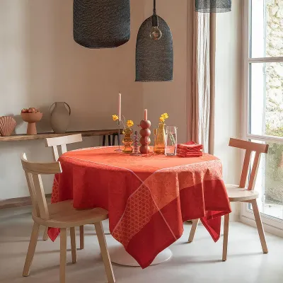 Voyage Iconique Red Table Linens