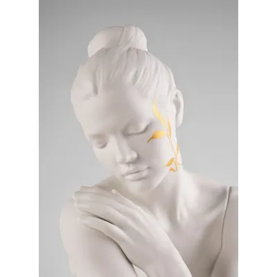 Reflections of Nature White-Gold Her Sculpture