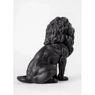 Majestic Lion Sculpture