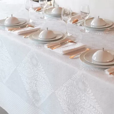 Bosphore Blanc Damask Table Linens