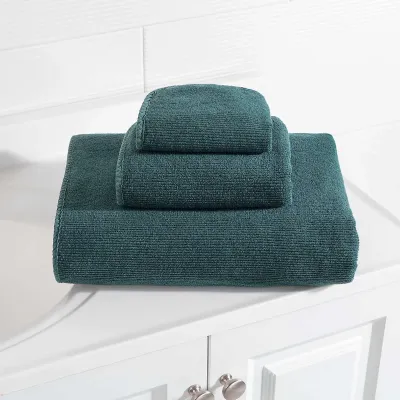 Blythe Everglade Bath Towels by Marie Flanigan