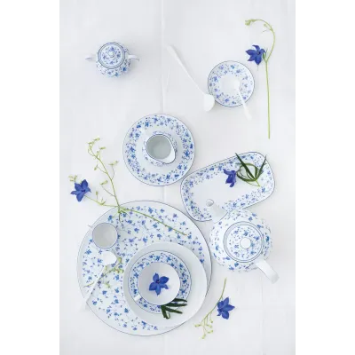 Form 1382 Blue Blossom Dinnerware