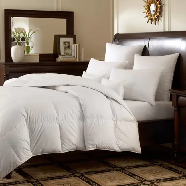 Logana 920+ Fill Canadian White Goose Down Oversized King All-Year Comforter 108 x 94 39 oz