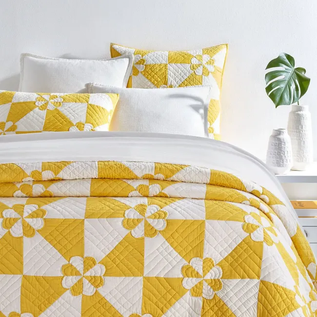 Sunny Side Yellow Quilt Bedding