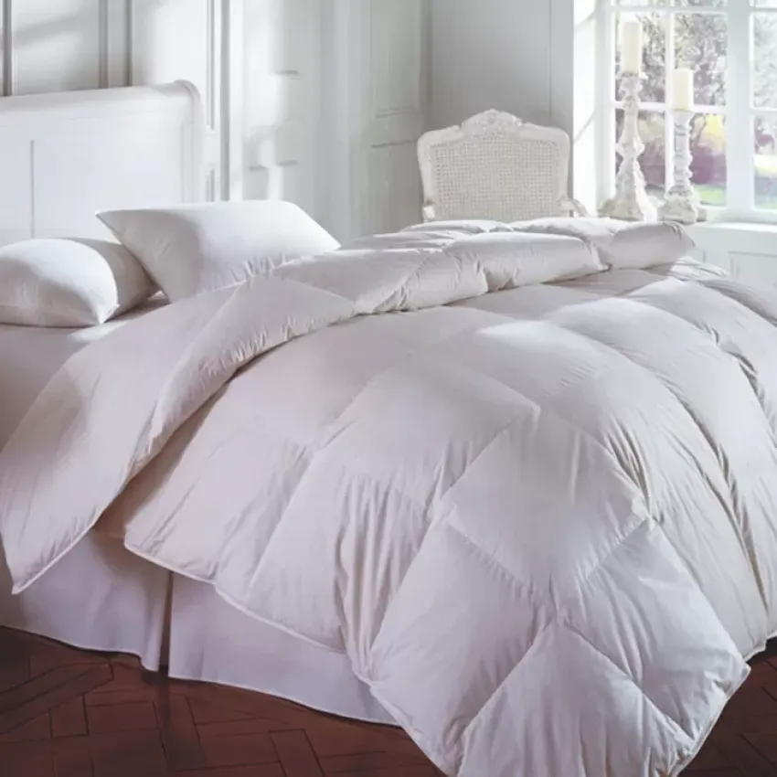 Cascada Summit 600+ Fill White Goose Down Oversized Queen All-Year Comforter 90 x 94 40 oz