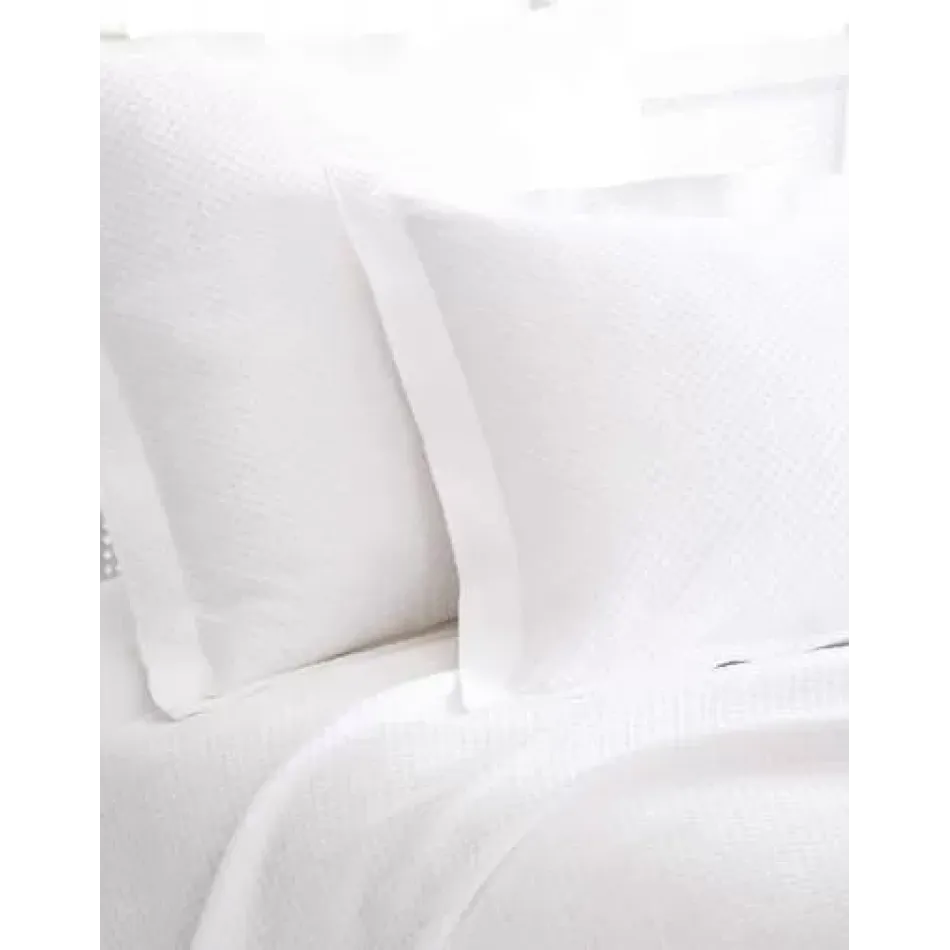 Petite Trellis White Matelasse Bedding