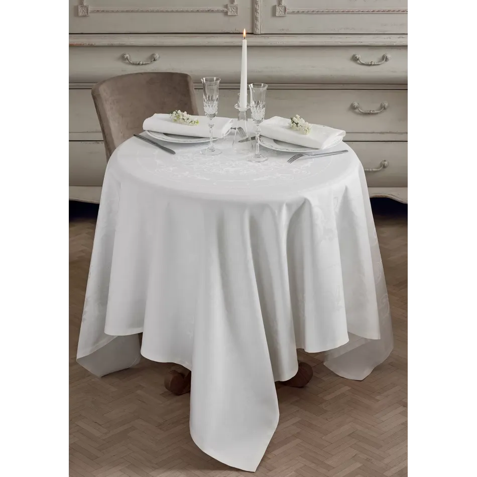 Comtesse Blanc Green Sweet Stain-Resistant Cotton Tablecloth 69" x 100"