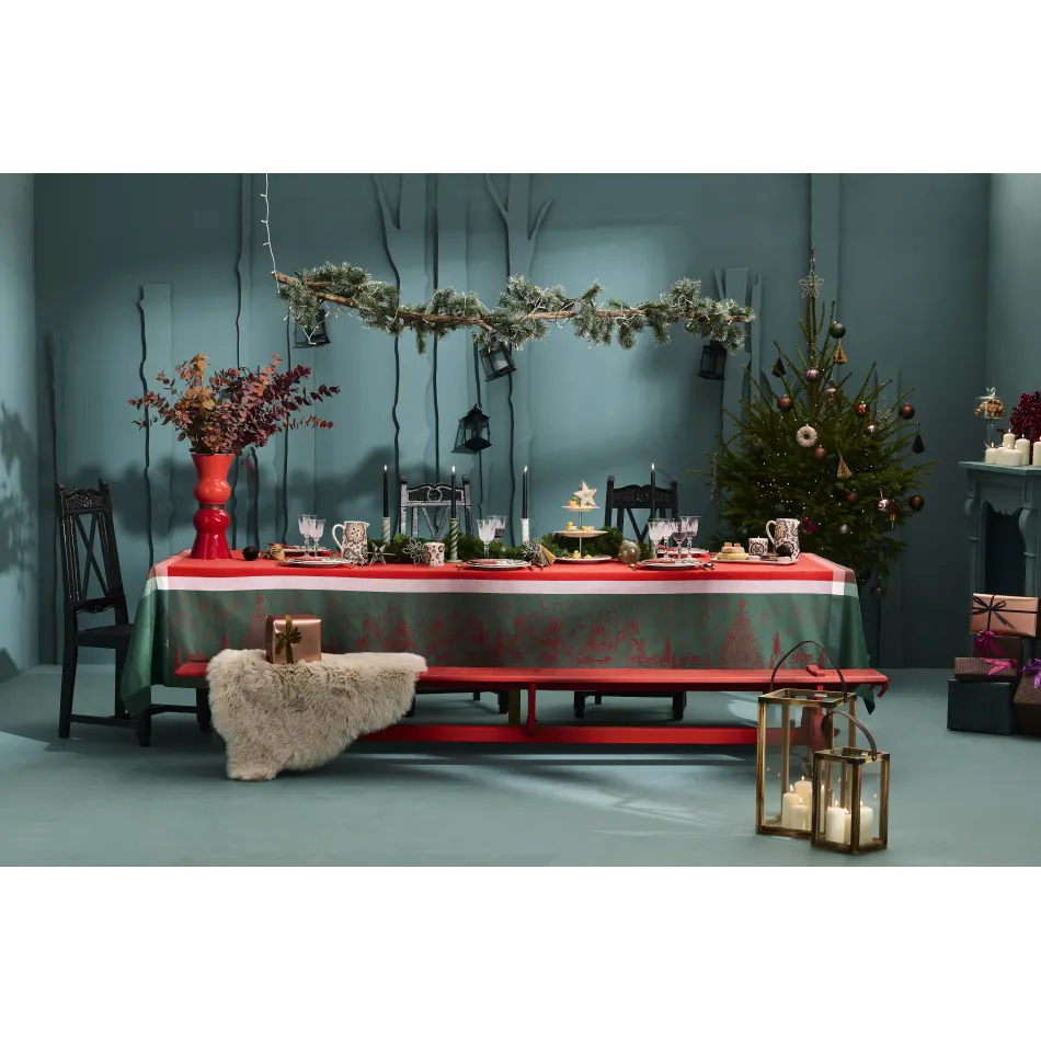Noel Magique Houx Green Sweet Stain-Resistant Cotton Jacquard Table Linens