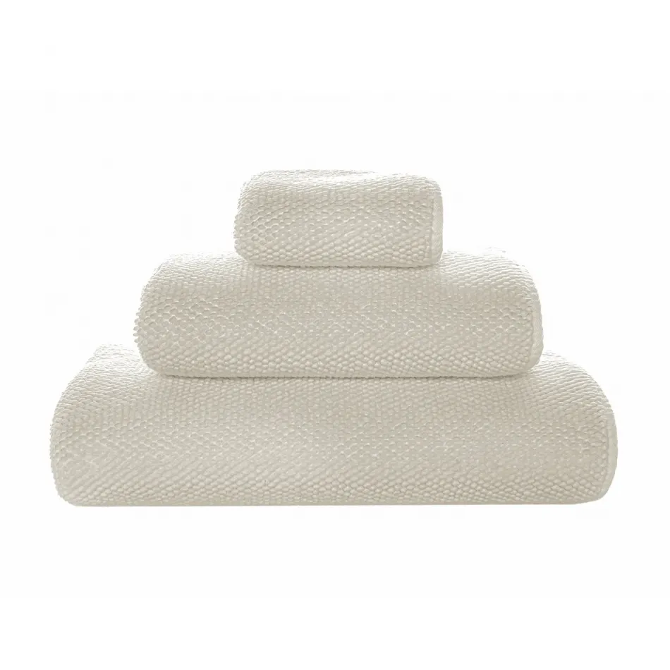 Pearls Fog Bath Towels