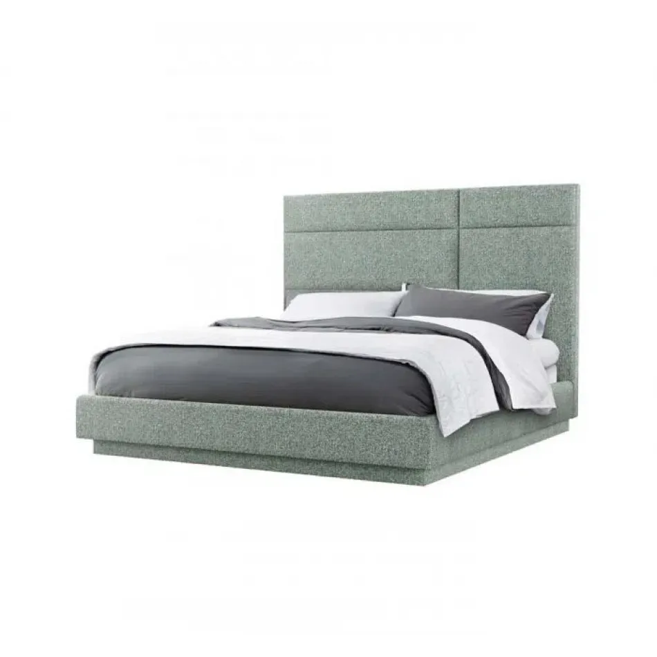 Quadrant Queen Bed, Pool