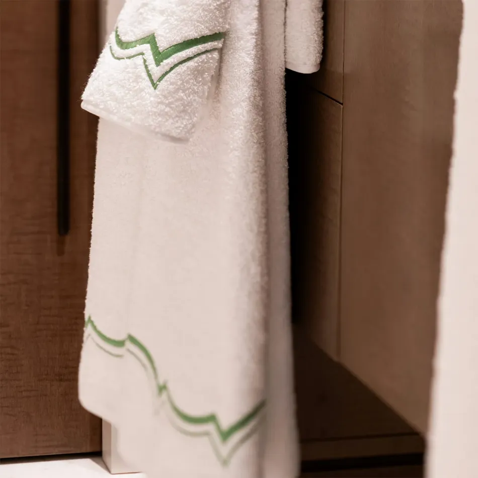 Oriente Veneziano White/Green Embroidered Bath Towels