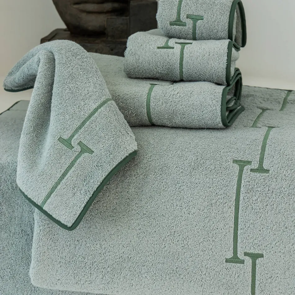 Piton Green/Green Embroidered Bath Towels