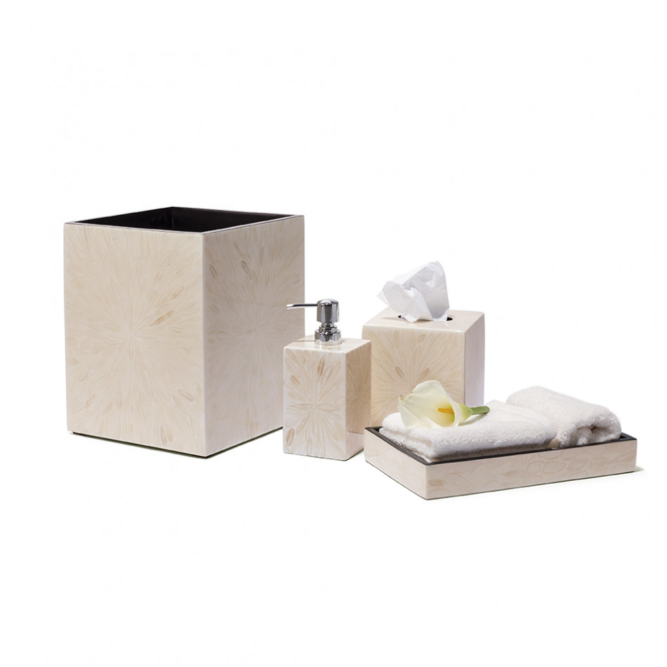 Light Almendro Bath Accessories