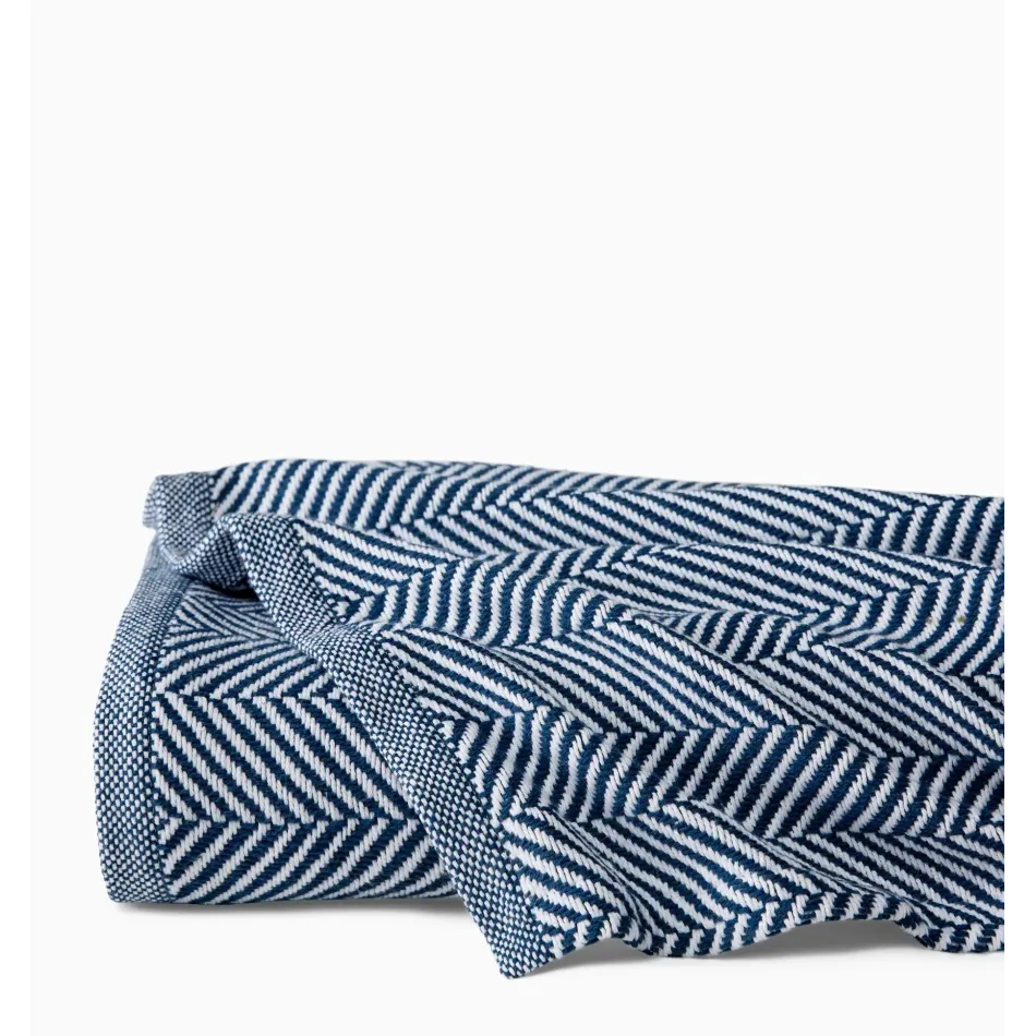 Camilo White/Navy Blanket