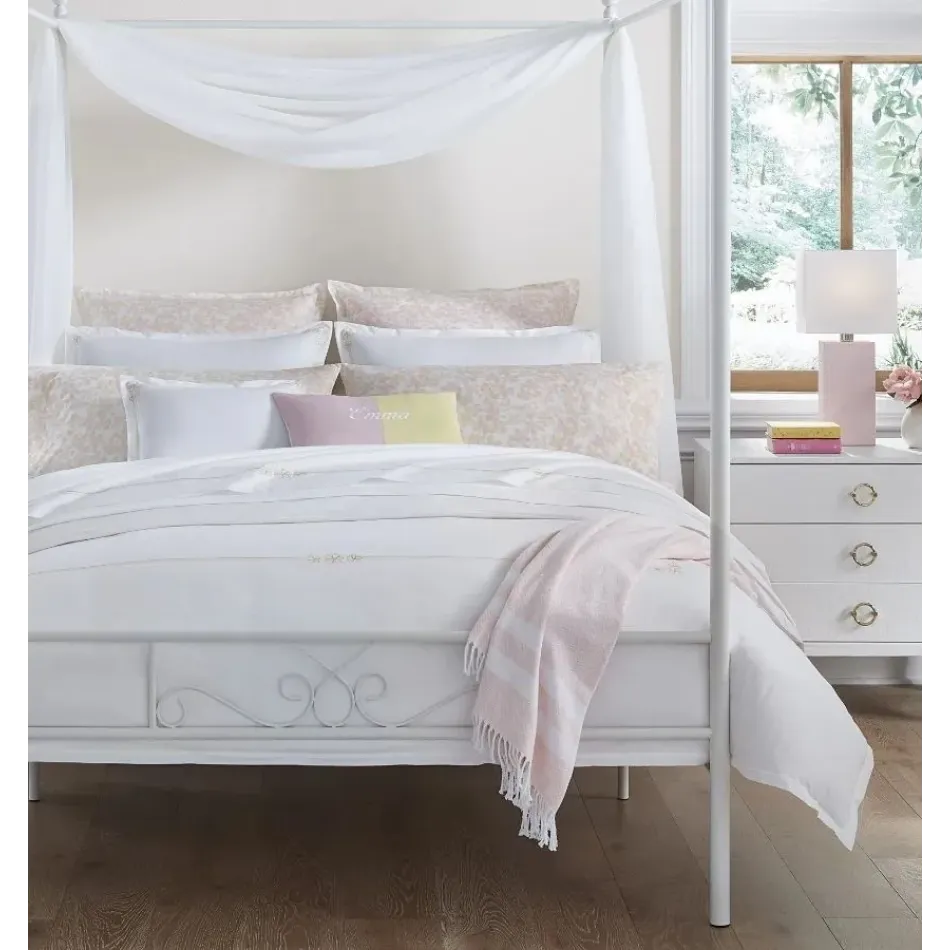 Fiorina White/Carnation Bedding