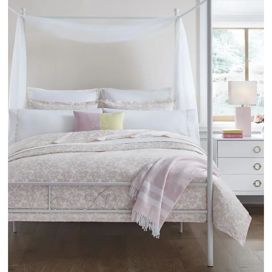 Prato Carnation Bedding