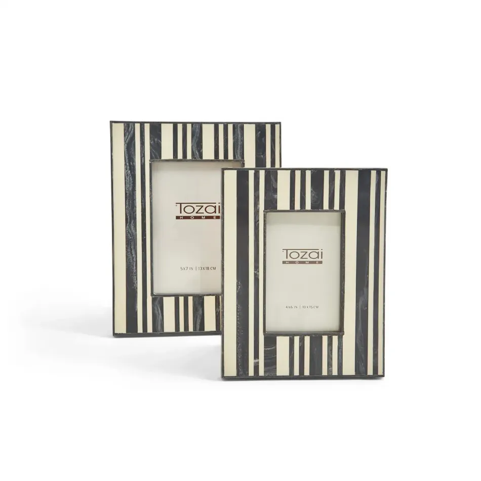 Striped Set of 2 Photo Frames (4" x 6", 5" x 7") Resin/Glass